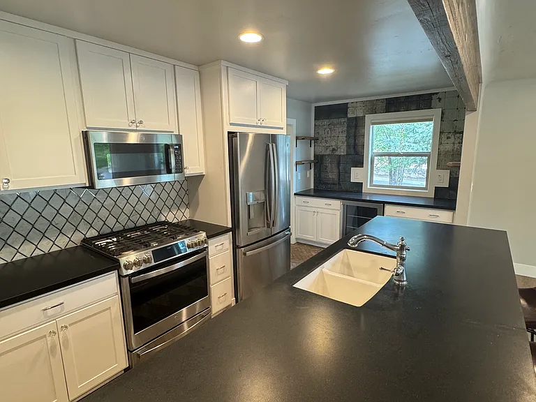302 Park Ave — Photo 12