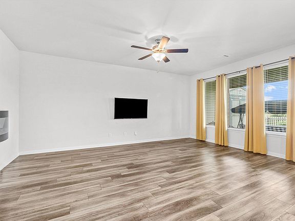 3rd image of 21219 Grove Dr W