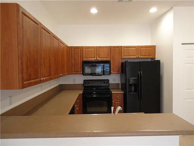 3 bed, 2.0 bath, 1464 sqft, $1,950 — Photo 2