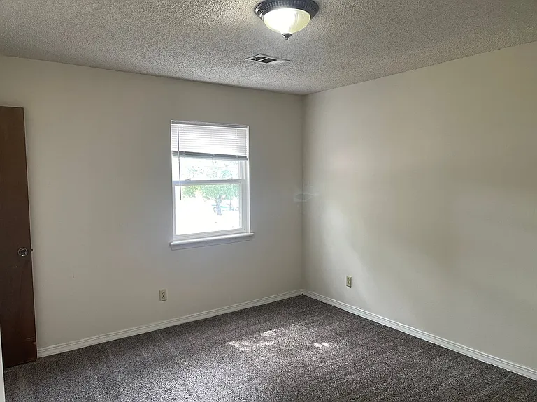 2500 S 56th St — Photo 13
