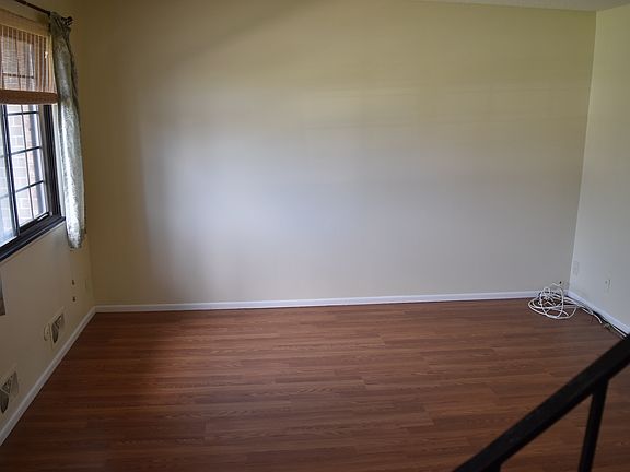4th image of 432 Surrey Hill Way