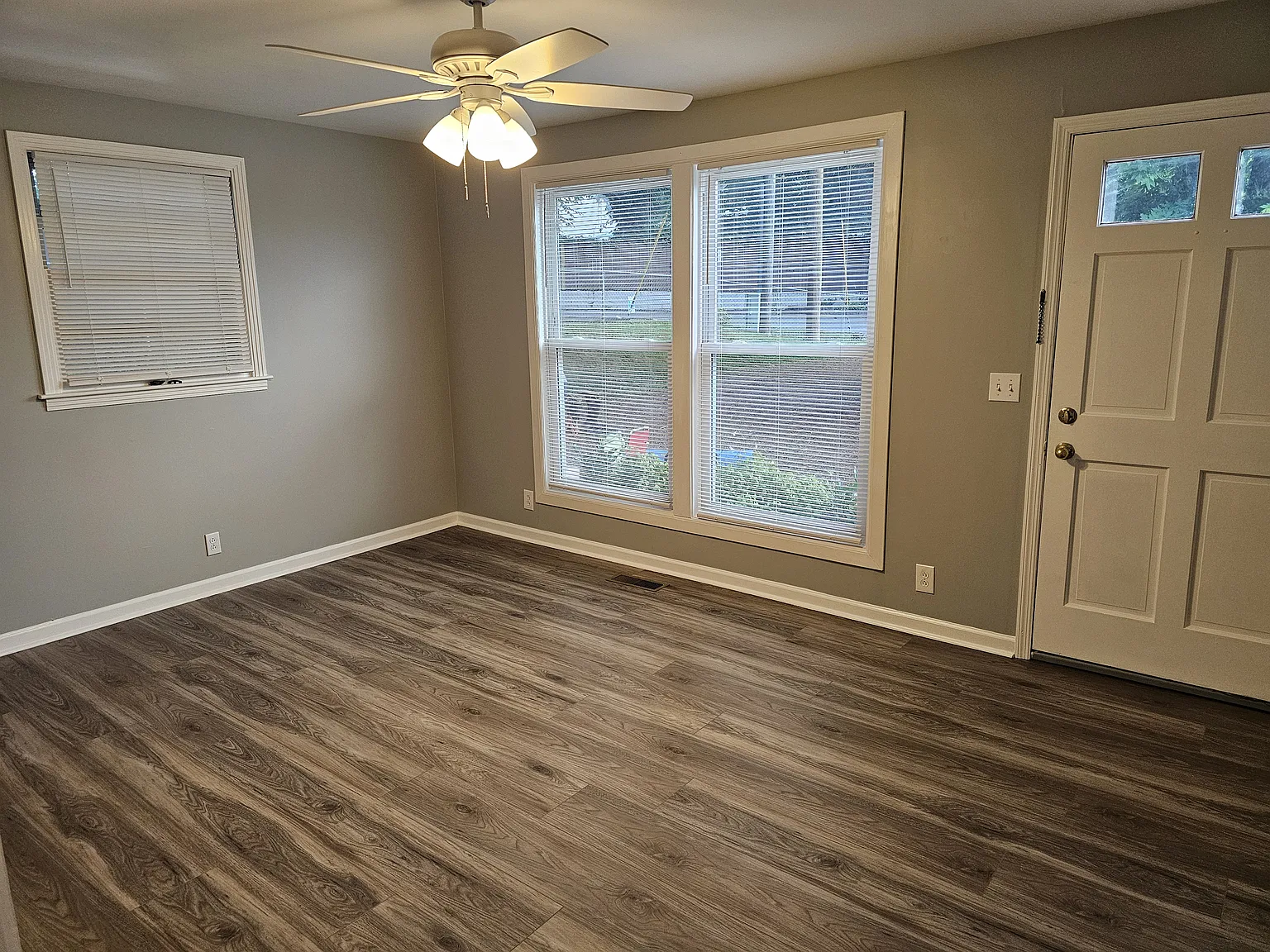 627 W Meade Boulevard — Photo 2