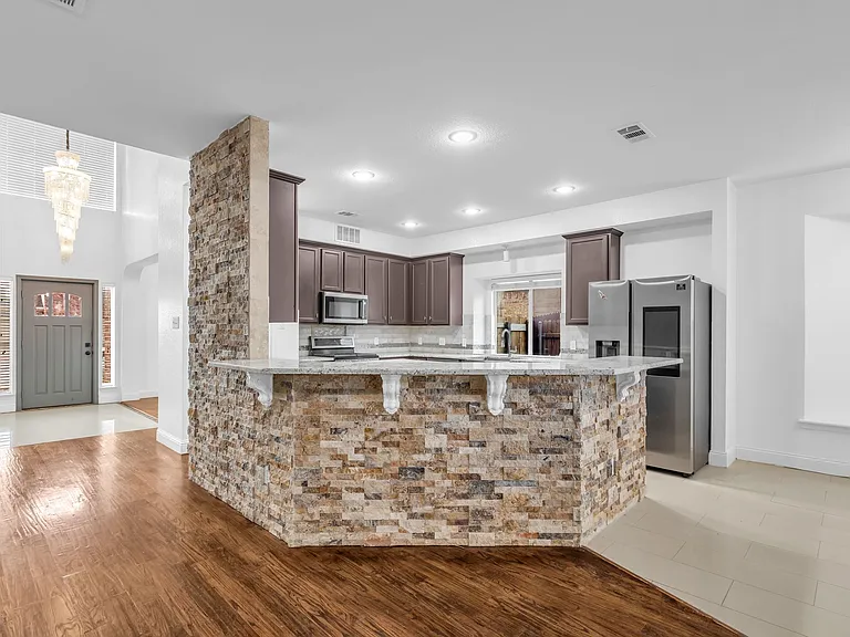 3010 Lena Dr — Photo 12