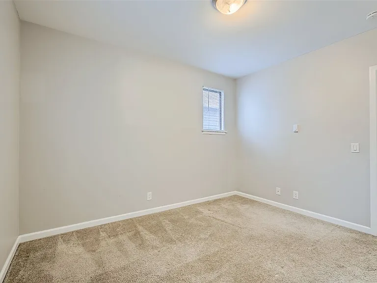 Great location in the vibrant Capitol Hill neighborhood! — Photo 7