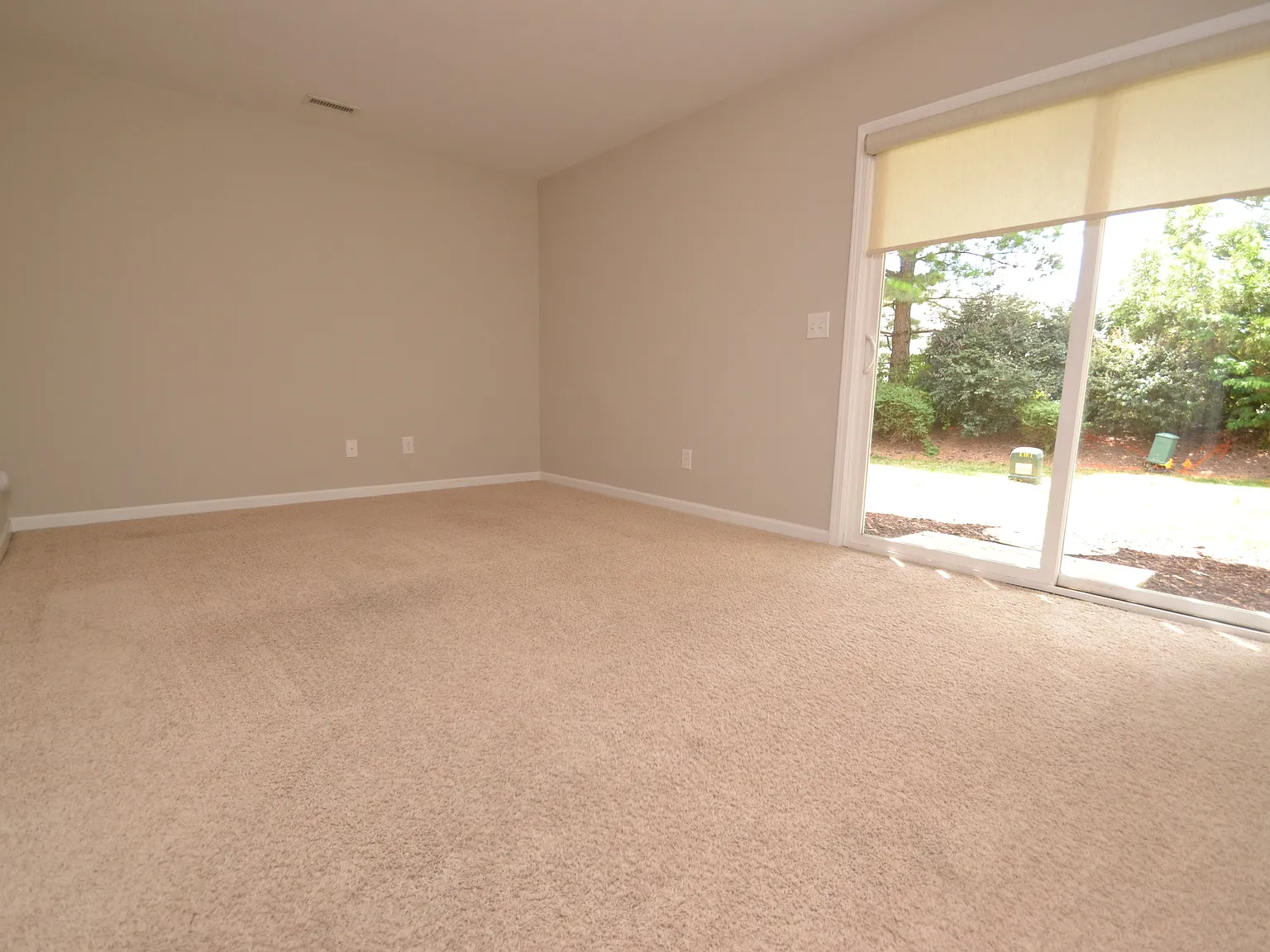 Beautiful Townhome Available Immediately — Photo 4