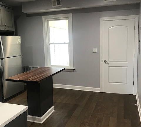 5th image of 2928 N Hamlin Ave