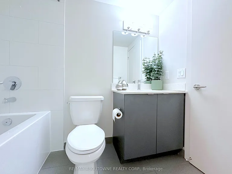 3385 Dundas St W #521 — Photo 10