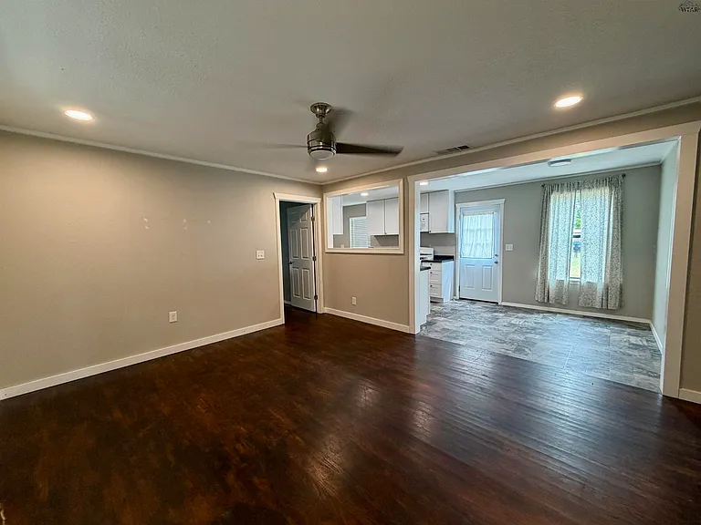 404 N West Ave — Photo 2