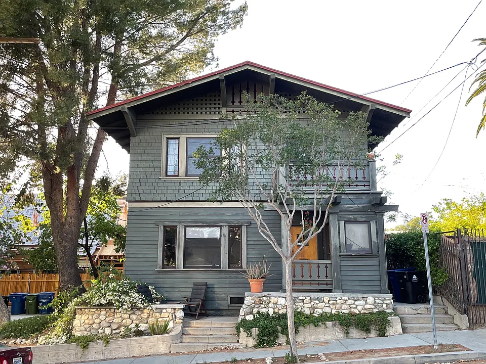 811 Douglas St #811