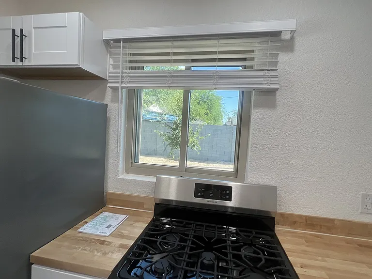 1718 N 26th Pl #10 — Photo 8