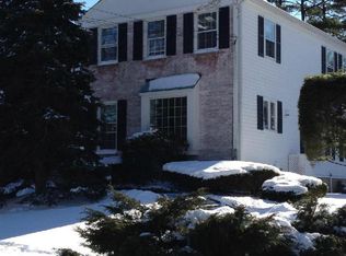32 Bank St, New Canaan, CT 06840