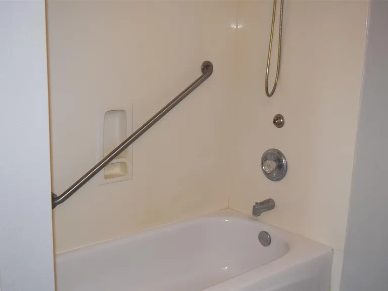 18130 Beaverdell Dr — Photo 16