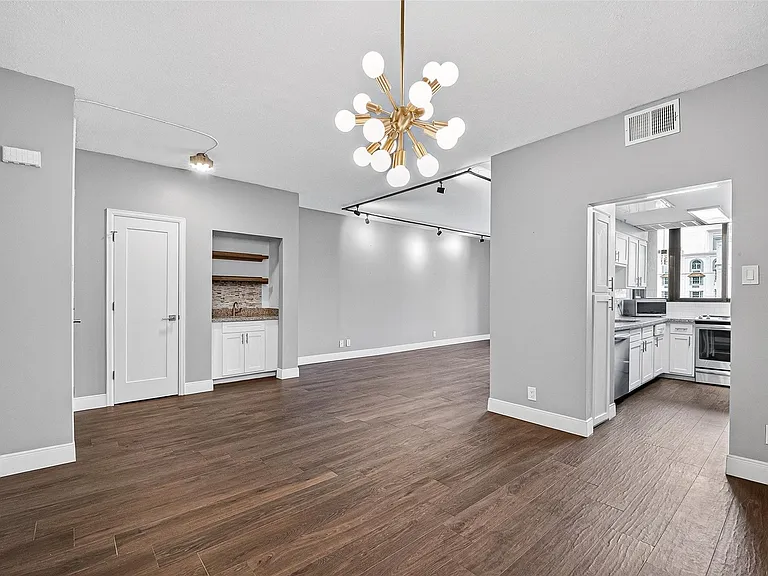 5150 Hidalgo St #402 — Photo 19