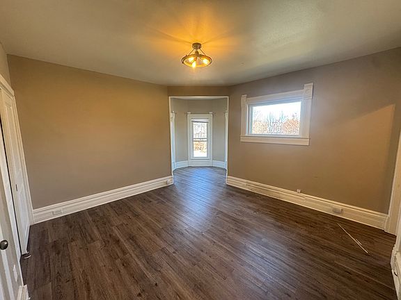 2nd image of 403 W Grand Ave APT 1