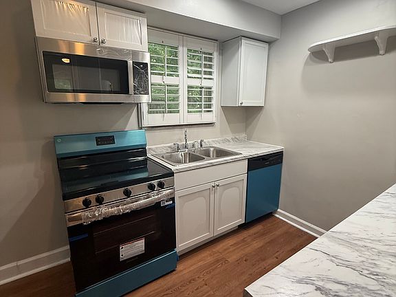 5th image of 2500 Canterbury Ave