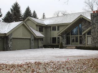 375 Gray Woods Ln, Lake Angelus, MI 48326
