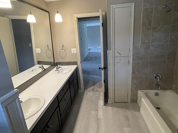 5th image of 2537 Saint Thomas Dr #1