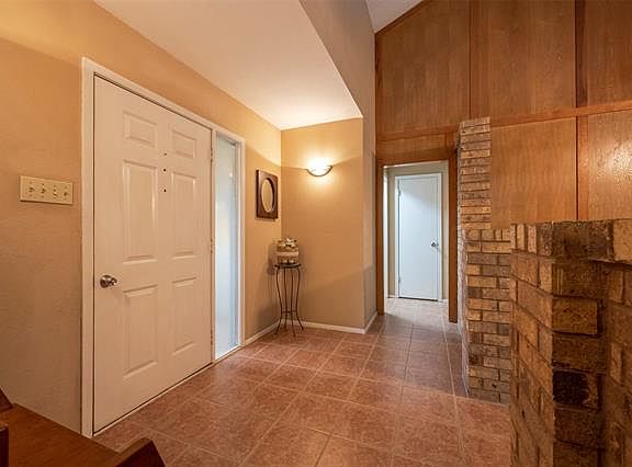 3rd image of 104 Camelot Dr
