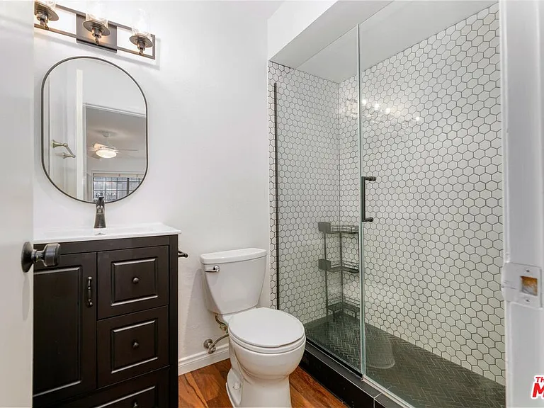 18100 Burbank Blvd #19 — Photo 18