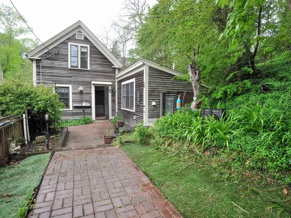 17 Billington St, Plymouth, MA 02360