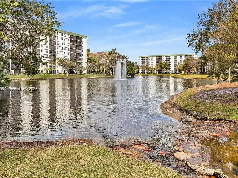 2240 N Cypress Bend Dr #204 — Photo 37