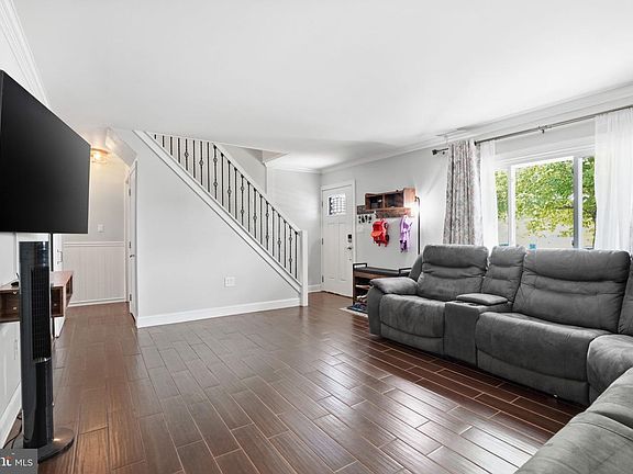 5th image of 14 Hemlock Rd
