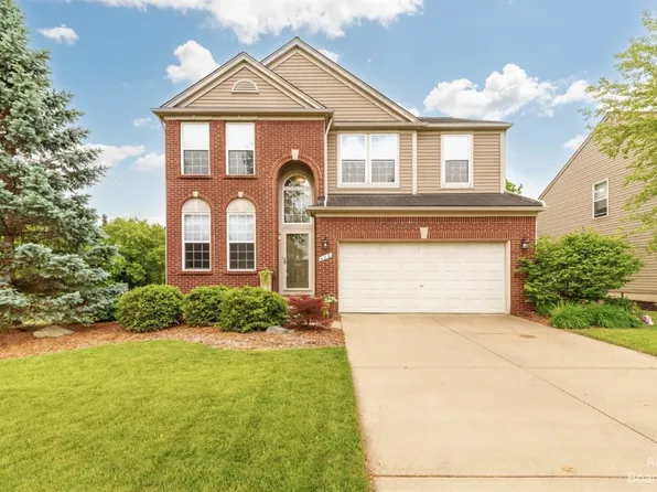 428 Savannah Ln, Chelsea, MI 48118