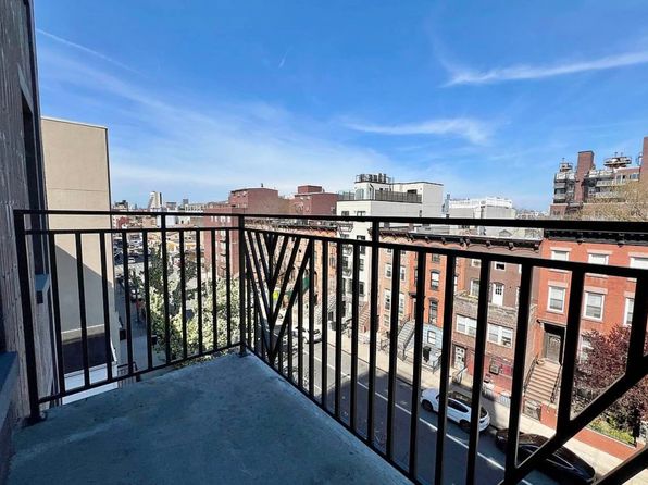 952 Bedford Ave #5A