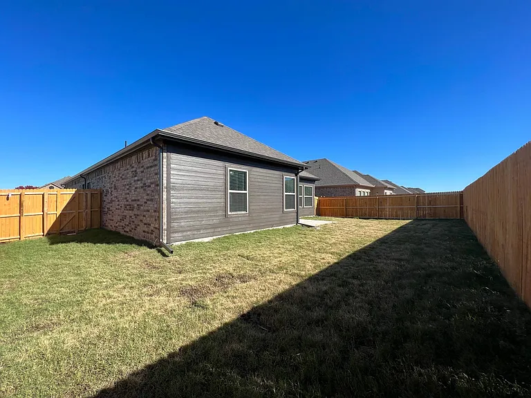 639 Comal Dr — Photo 19