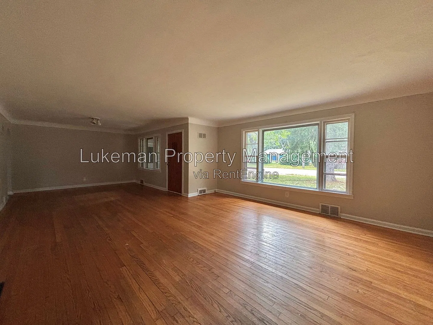 3 bed, 1.0 bath, 1448 sqft, $1,800 — Photo 3