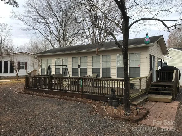 135/137 Indian Harbor Trl, Mount Gilead, NC 27306