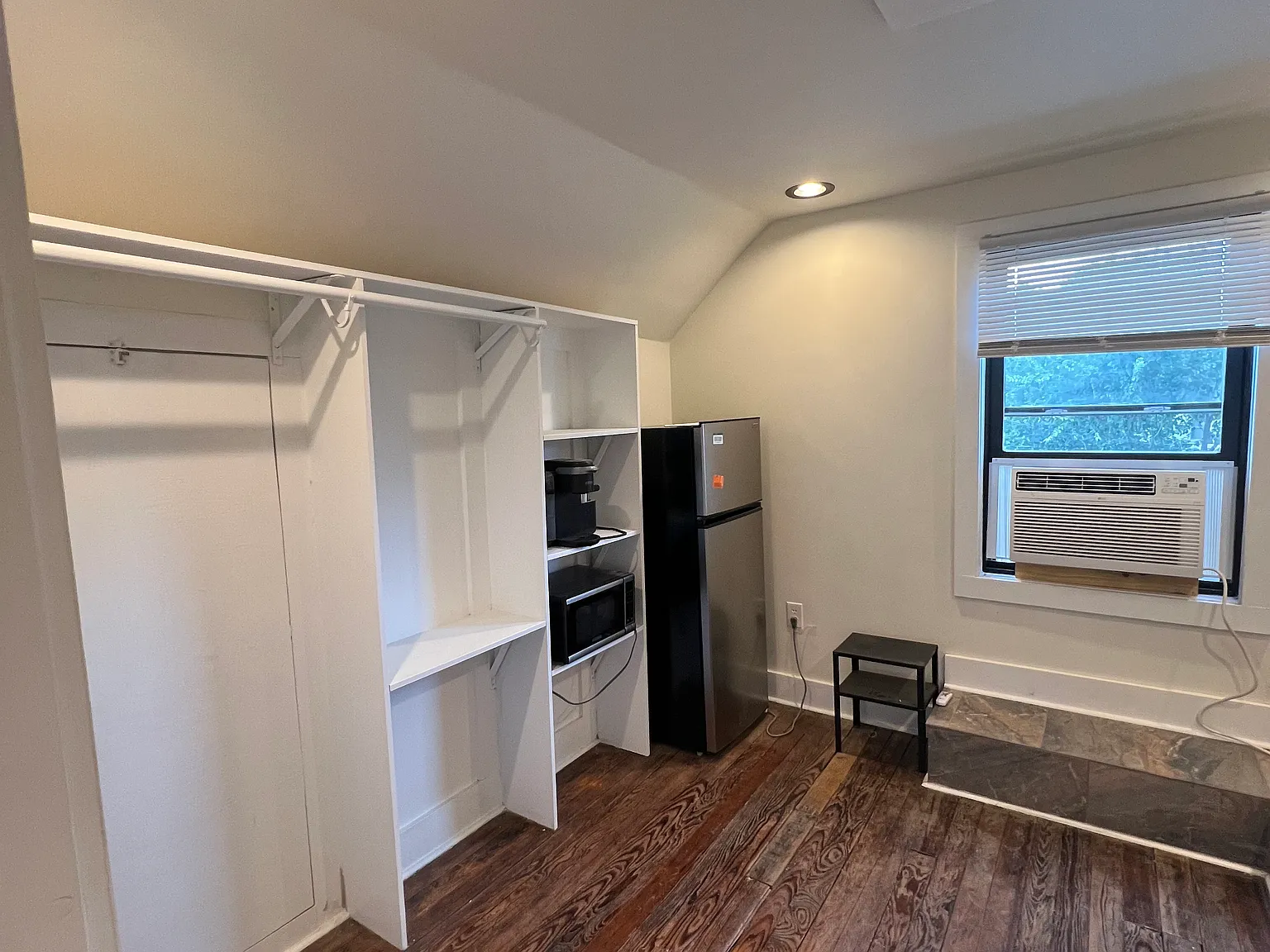 5 bed, 1728 sqft, $900 — Photo 3