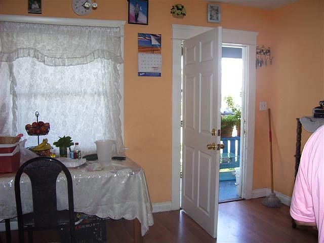 2nd image of 311 W Chestnut Ave