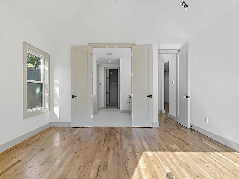 3921 S Madison Ave — Photo 18