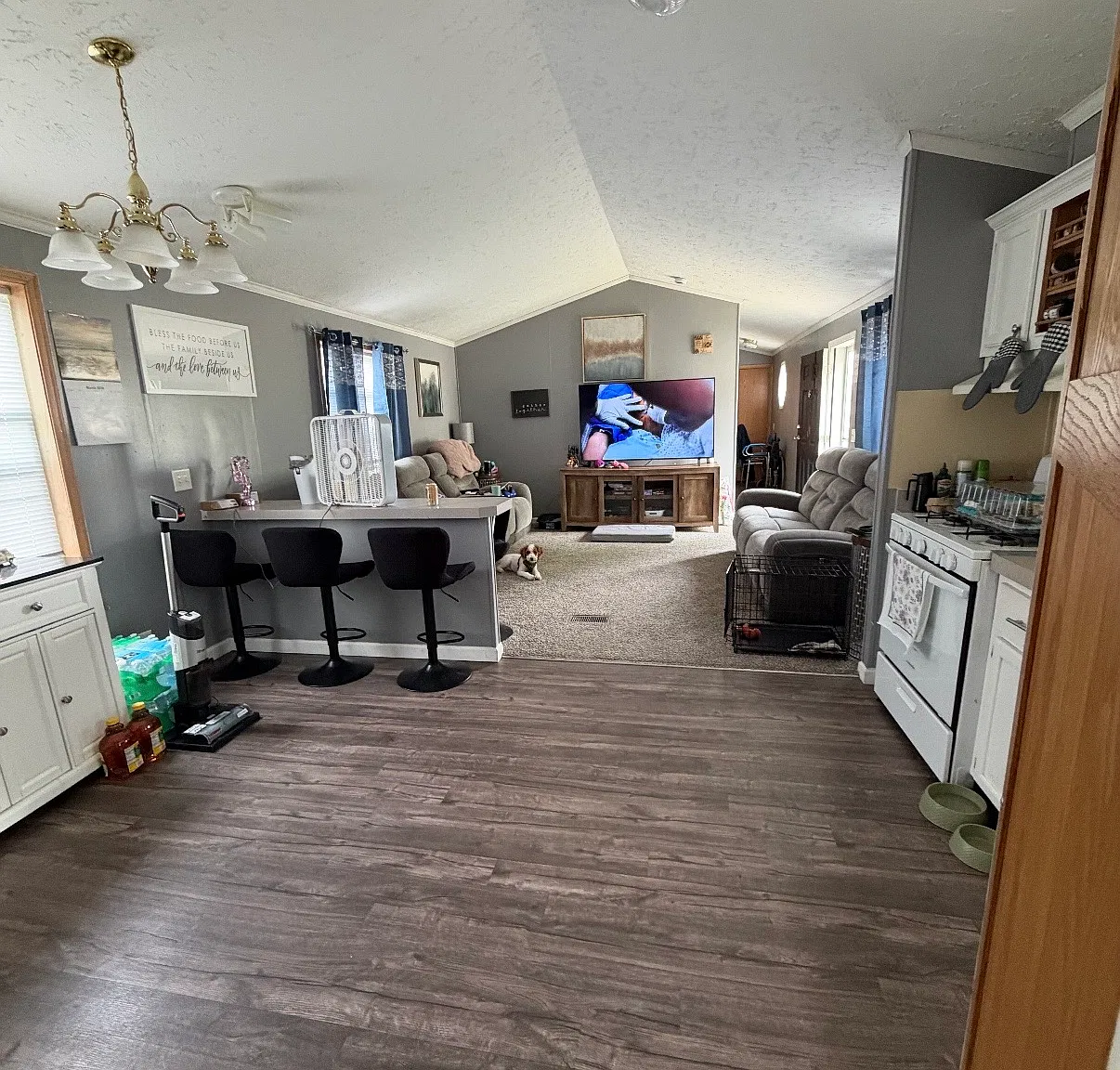 3 bed, 1216 sqft, $1,300 — Photo 2