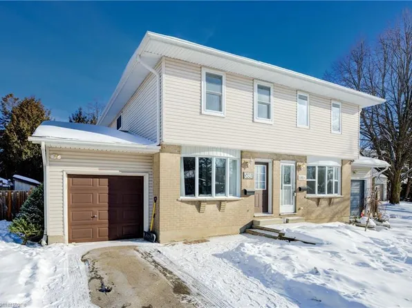 586 Mount Anne Dr #B, Waterloo, ON N2L 4W3