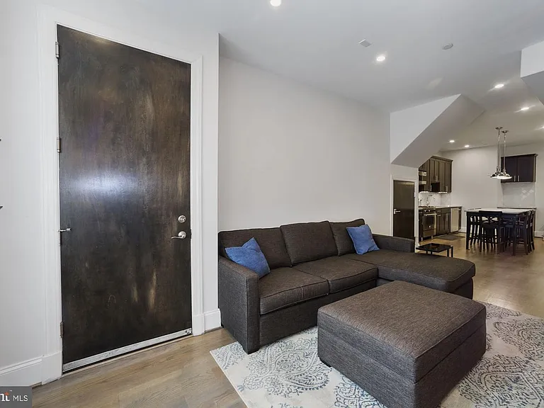2298 Champlain St NW #B — Photo 14