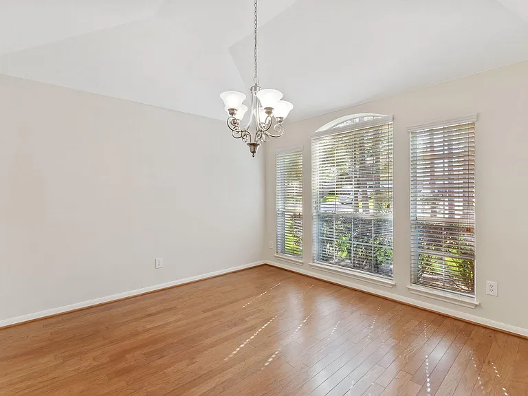 14 N Queenscliff Cir — Photo 3