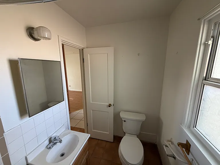 1 Bedroom W/ Large Yard, Storage & Carport In Great North Unm Area — Photo 9