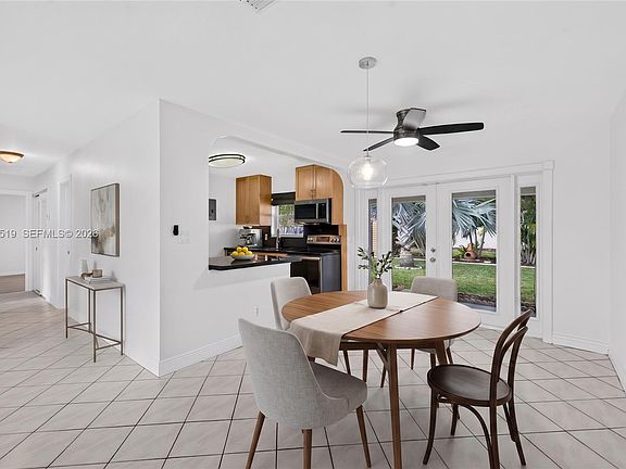 3rd image of 2061 SW 38th Ave