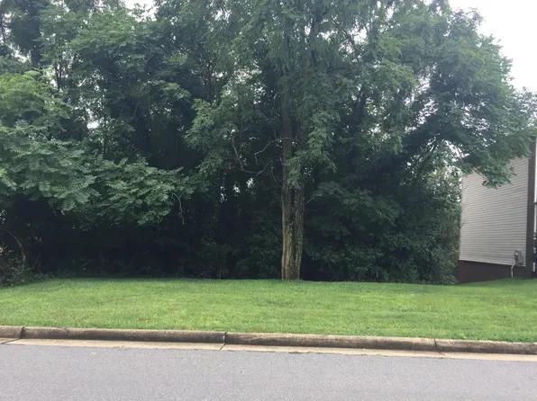 1911 Elizabeth Dr, Vinton, VA 24179