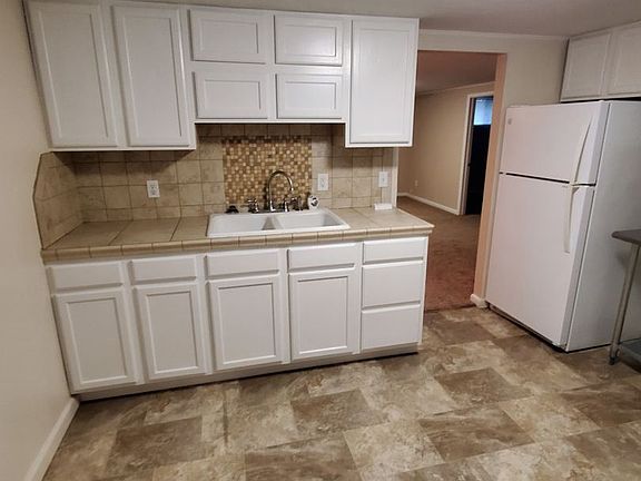 2nd image of 641 Broadwater Ave #641