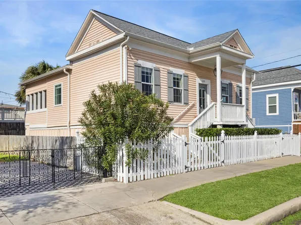 613 9th St, Galveston, TX 77550