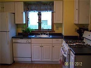 4th image of 34 Tillotson Pl
