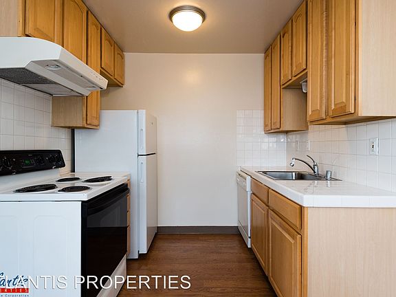 4th image of 694 Grand Coulee Ave APT 01