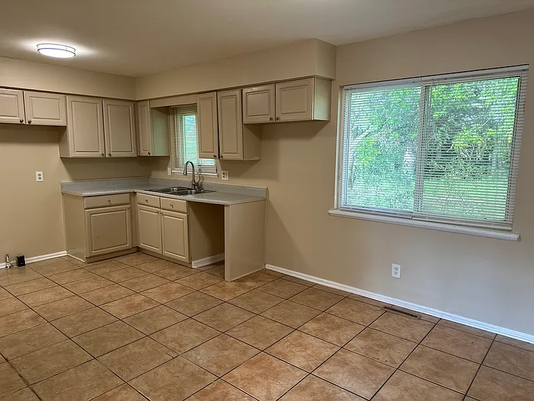 6502 Sally Ct — Photo 10