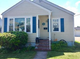 11 Puritan St, Dartmouth, MA 02748