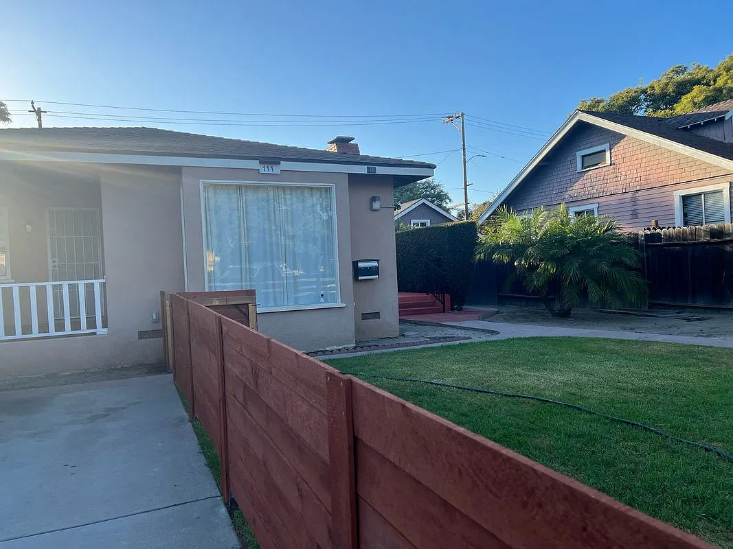 3 bed, 1.0 bath, 1376 sqft, $3,595 — Photo 1