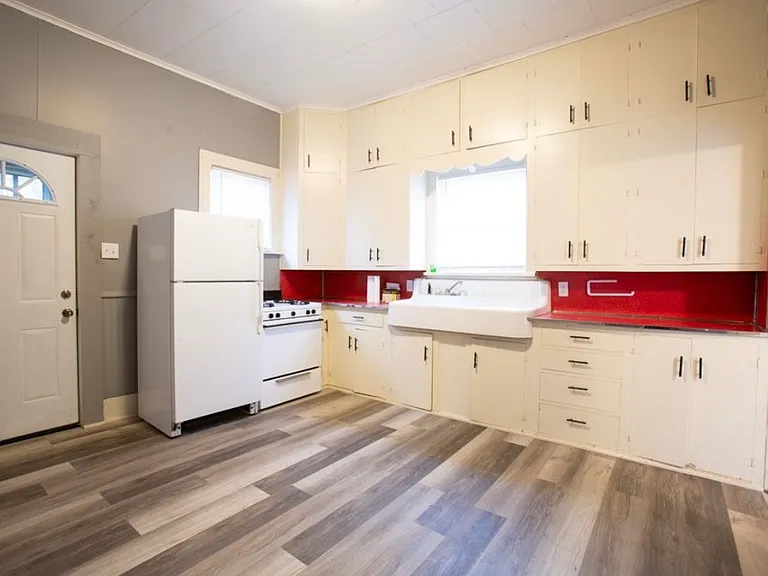 429 N 2nd Ave — Photo 2