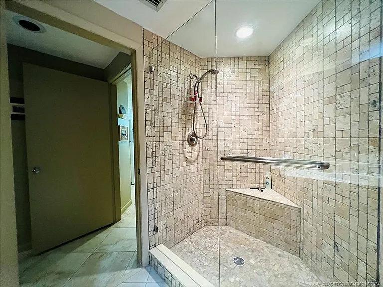 221 NE Plantation Rd #215 — Photo 61